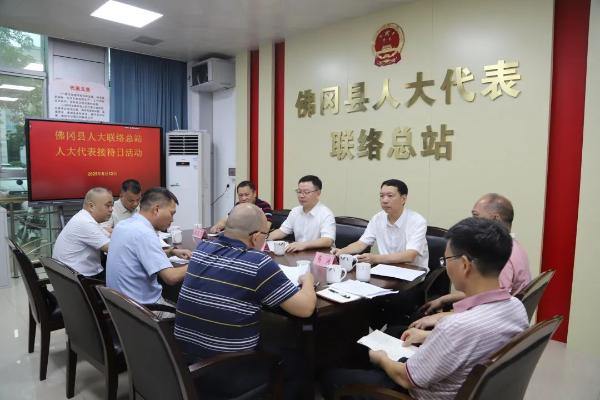 “零距離”聽(tīng)民聲 匯民智 解民憂(yōu)  江紅平以人大代表身份進(jìn)站接待選民